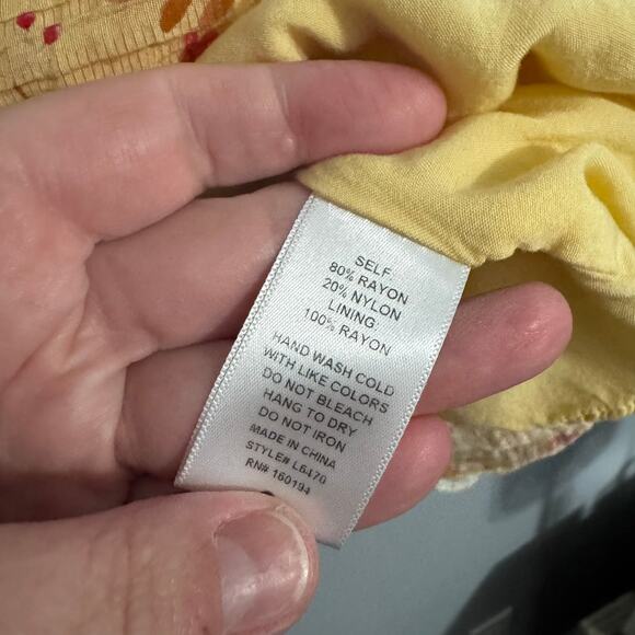 By Together Yellow Floral Print Top w Cap Sleeves Women's Size Small Cottagecore - Picture 6 of 6